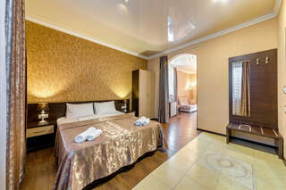 Гостиница Вавилон Геленджик Четырехместный номер с балконом-1