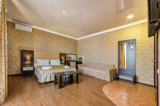 Гостиница Вавилон Геленджик Четырехместный номер с балконом-4