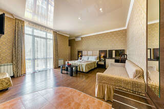 Гостиница Вавилон Геленджик Четырехместный номер с балконом-1